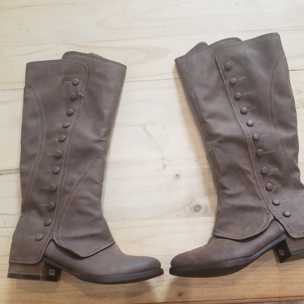 Brown leather boots 8